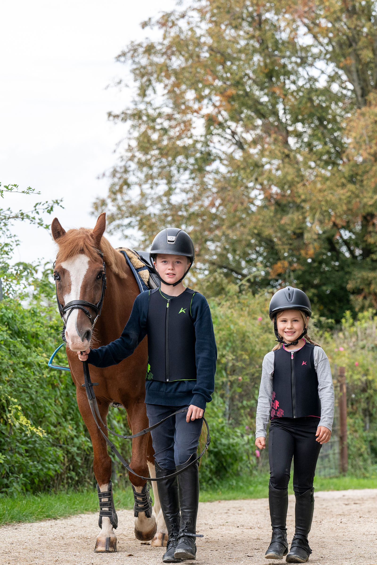 Komperdell Flex Fit Pro Junior ballistisch vest voor kinderen met rugbeschermer