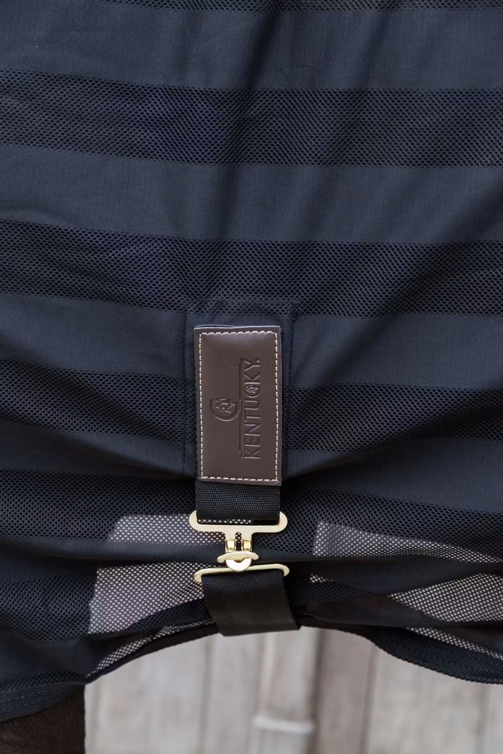 Kentucky Horsewear lichtgewicht gestreepte vliegendeken van mesh