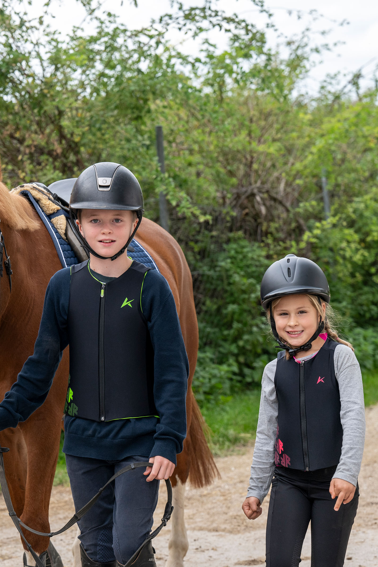 Komperdell Flex Fit Pro Junior ballistisch vest voor kinderen met rugbeschermer