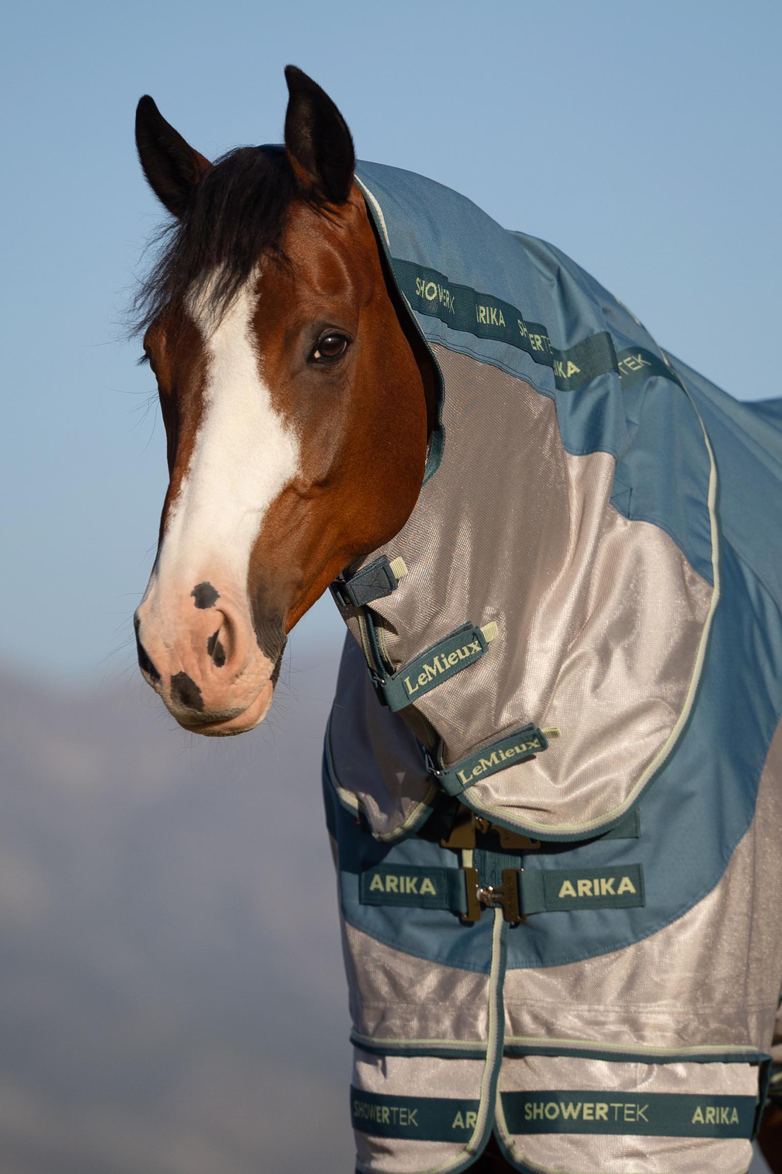 LeMieux Arika Camo Shower-Tek vliegendeken met afneembare hals