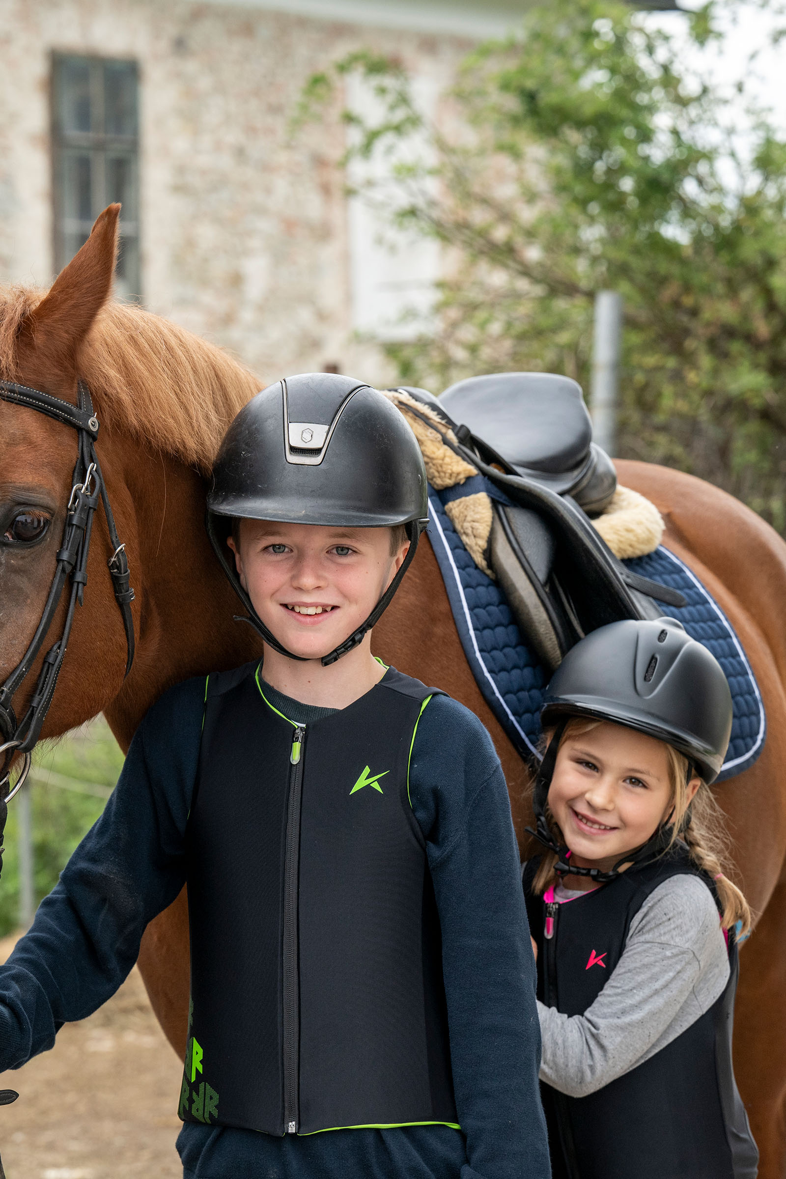 Komperdell Flex Fit Pro Junior ballistisch vest voor kinderen met rugbeschermer