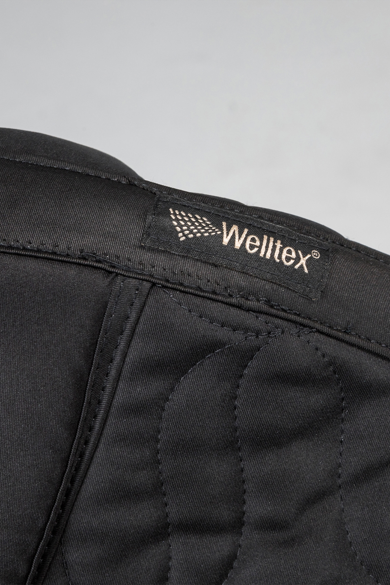 Back on Track Deep Nights Zadeldekje Springen