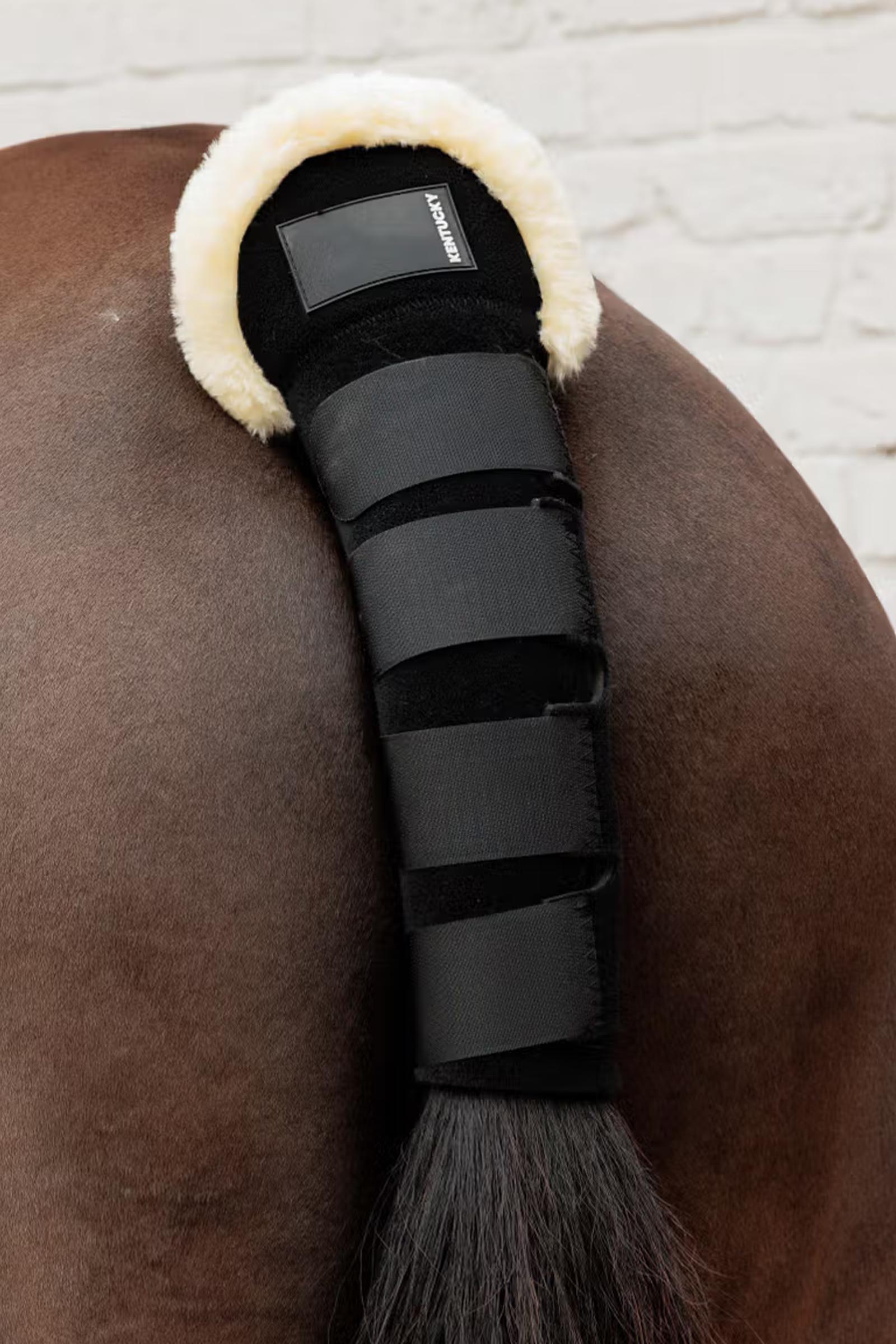 Kentucky Horsewear staartbeschermer van schapenvacht  