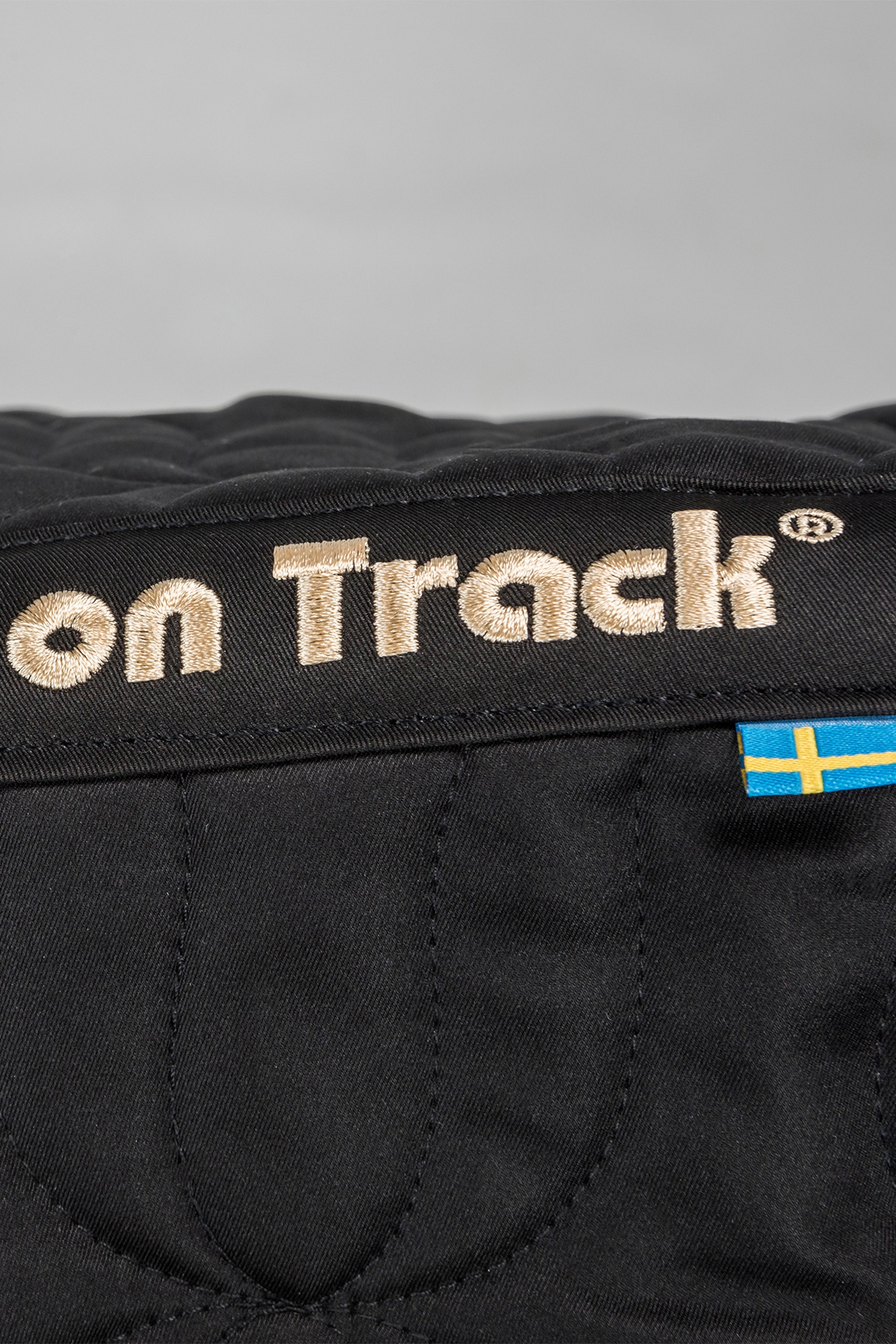 Back on Track Deep Nights Zadeldekje Springen