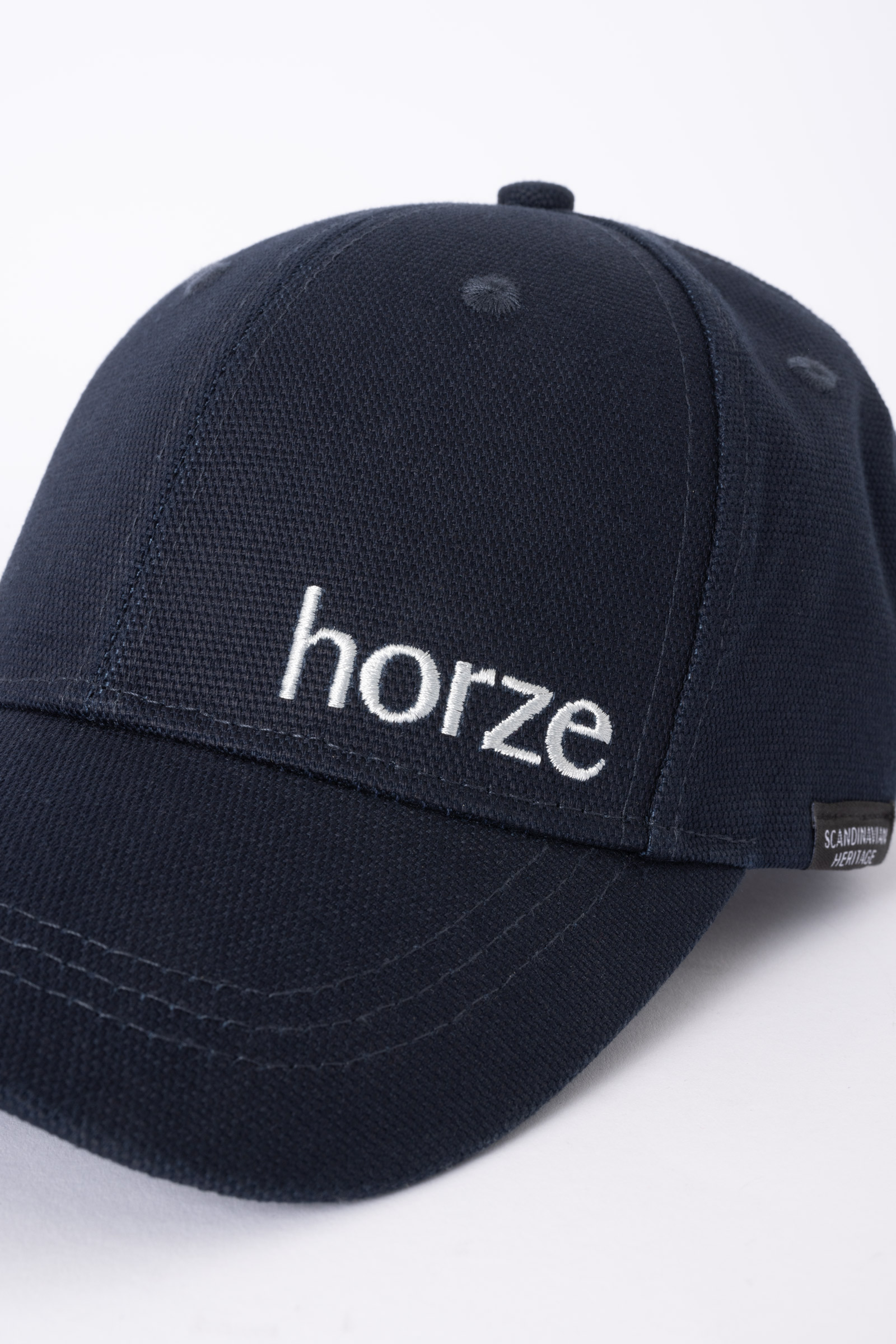 Horze Cap met vlag logo