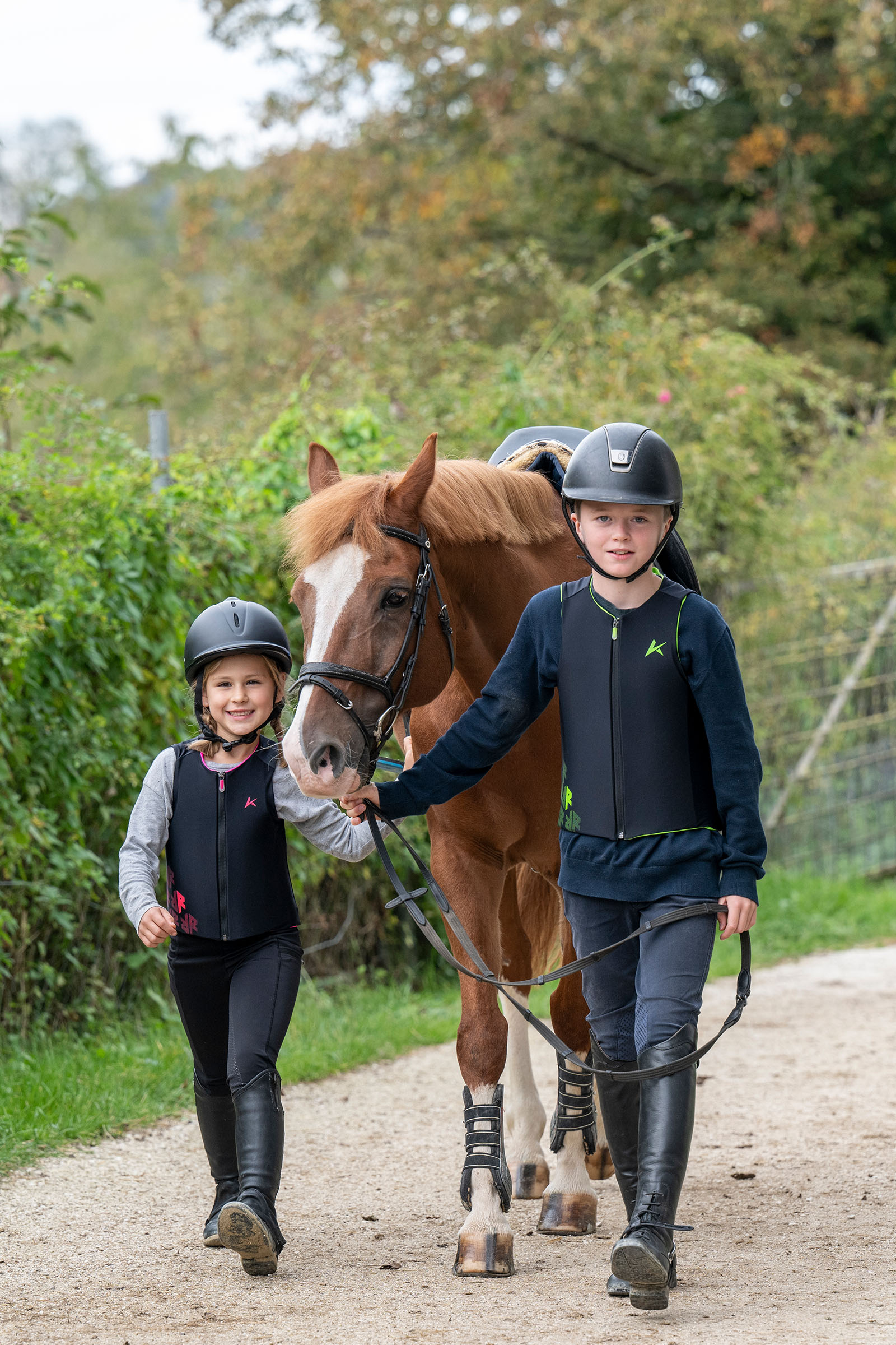 Komperdell Flex Fit Pro Junior ballistisch vest voor kinderen met rugbeschermer