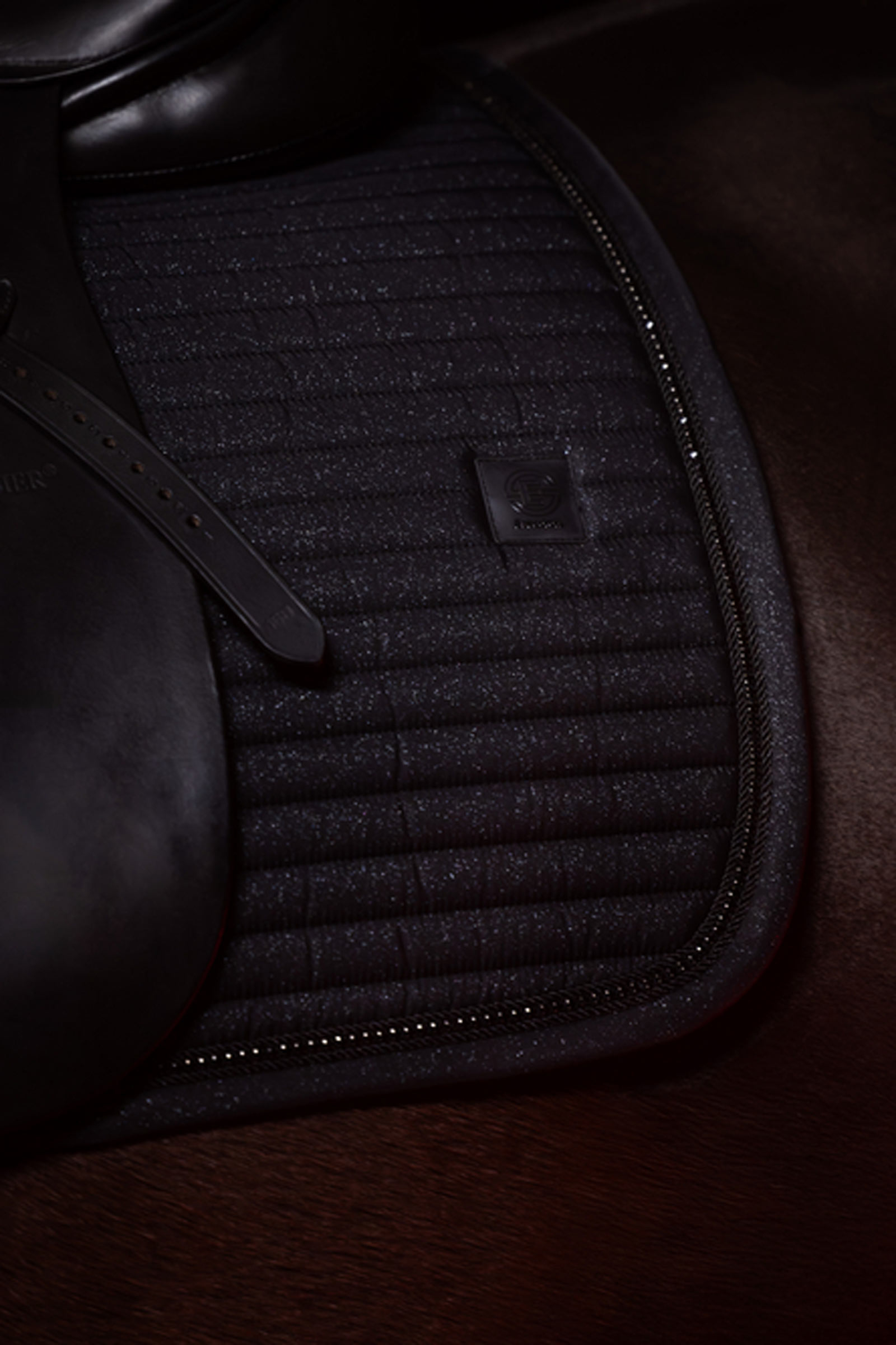 Eskadron Dynamics AW25 Sparkle Crystal veelzijdigheidszadeldek