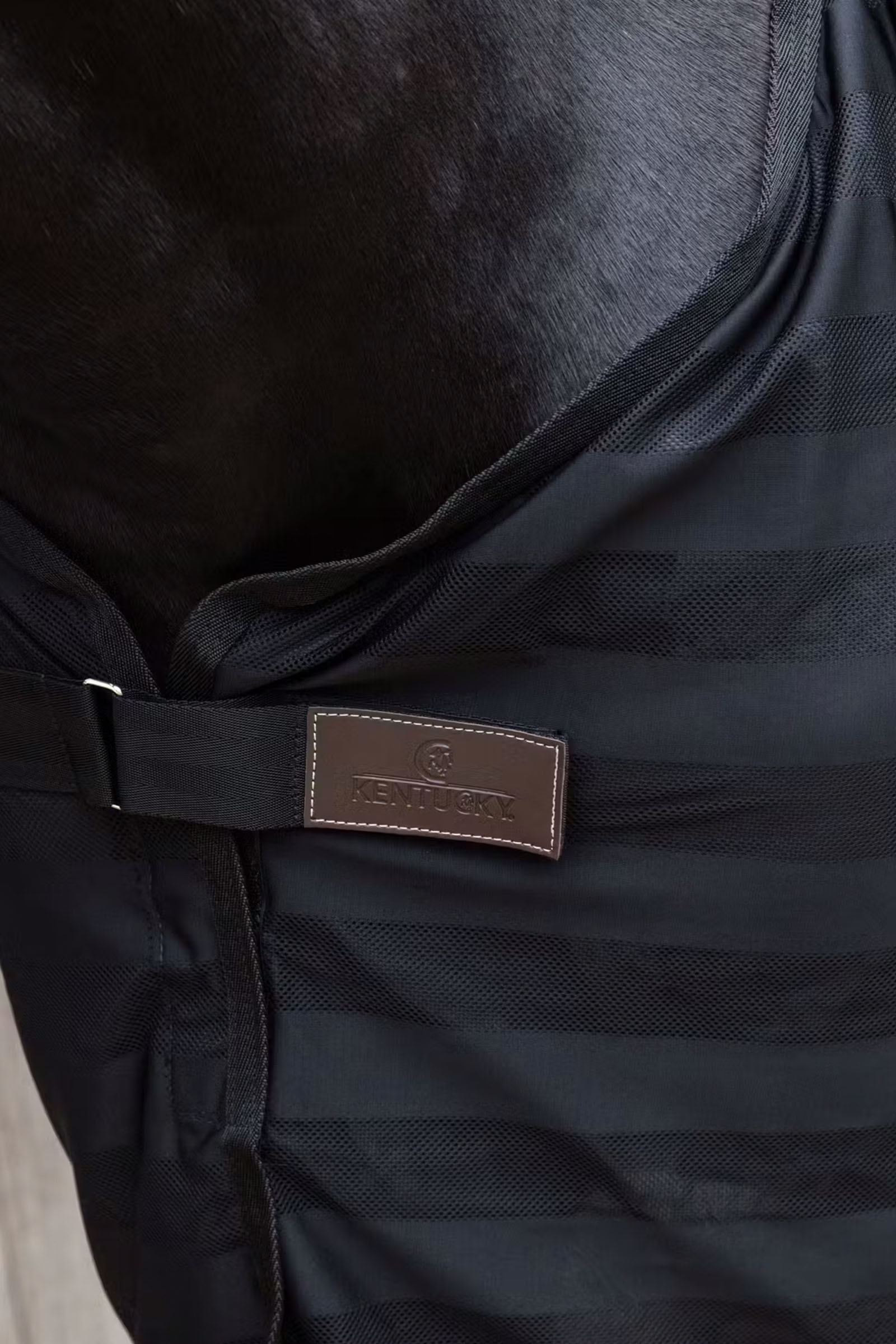 Kentucky Horsewear lichtgewicht gestreepte vliegendeken van mesh