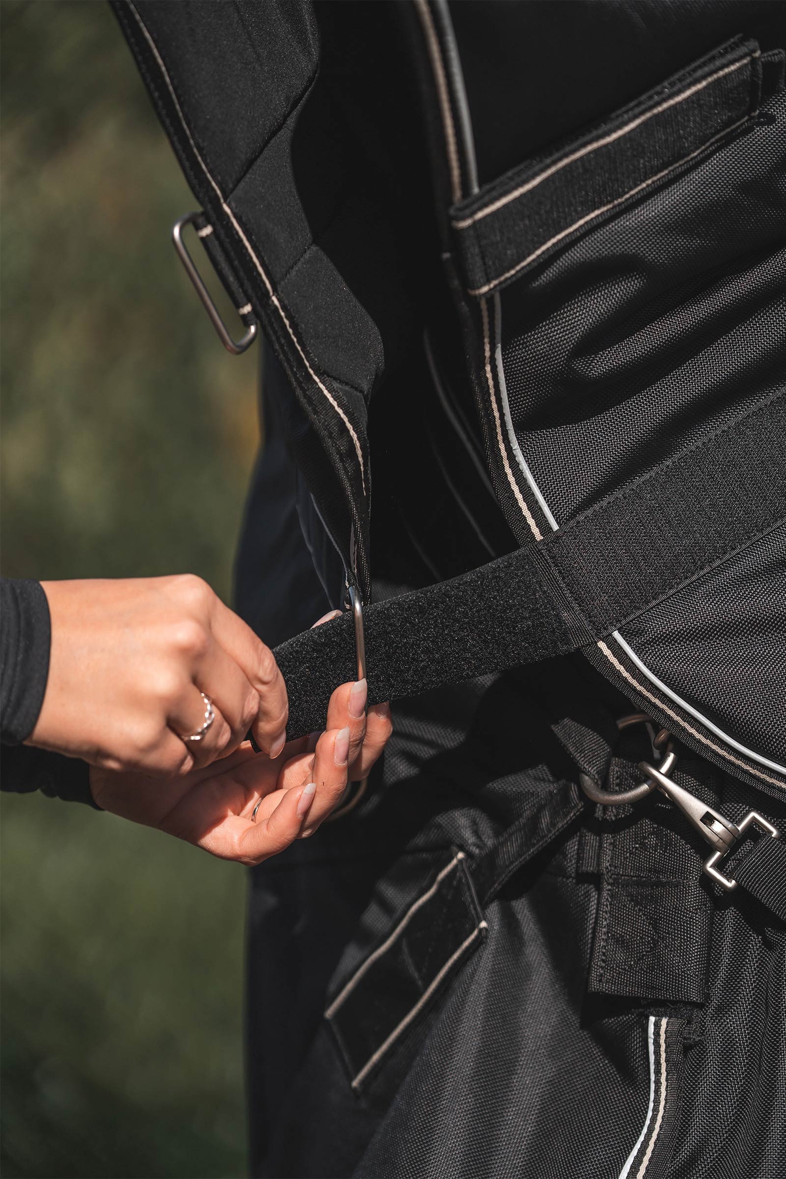 Back on Track Obsidian Outdoordeken met afneembaar halsstuk, 150g