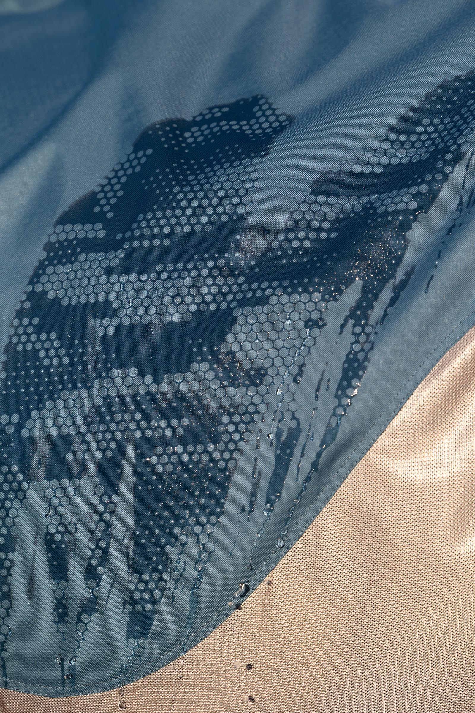 LeMieux Arika Camo Shower-Tek vliegendeken met afneembare hals