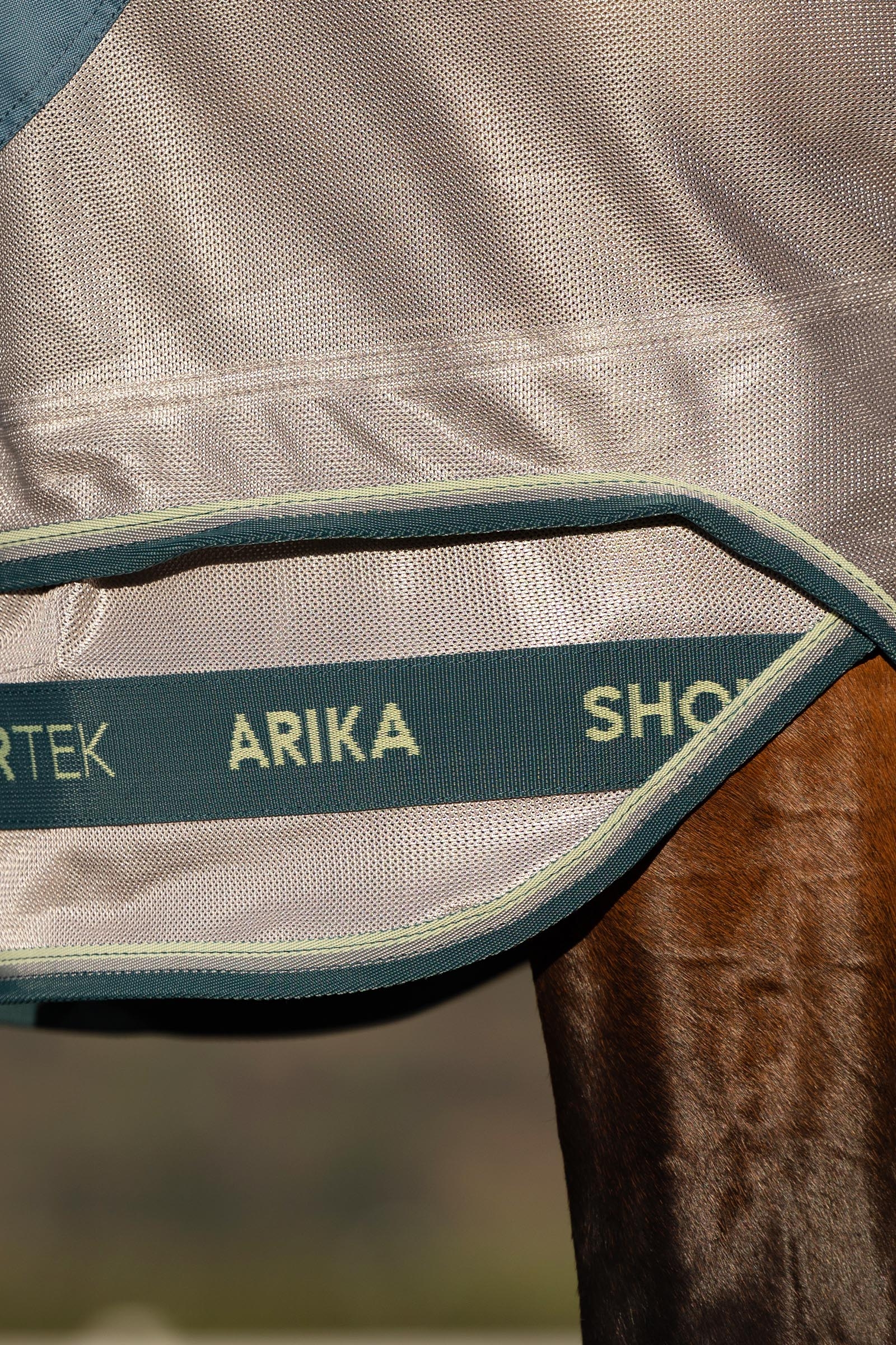 LeMieux Arika Camo Shower-Tek vliegendeken met afneembare hals