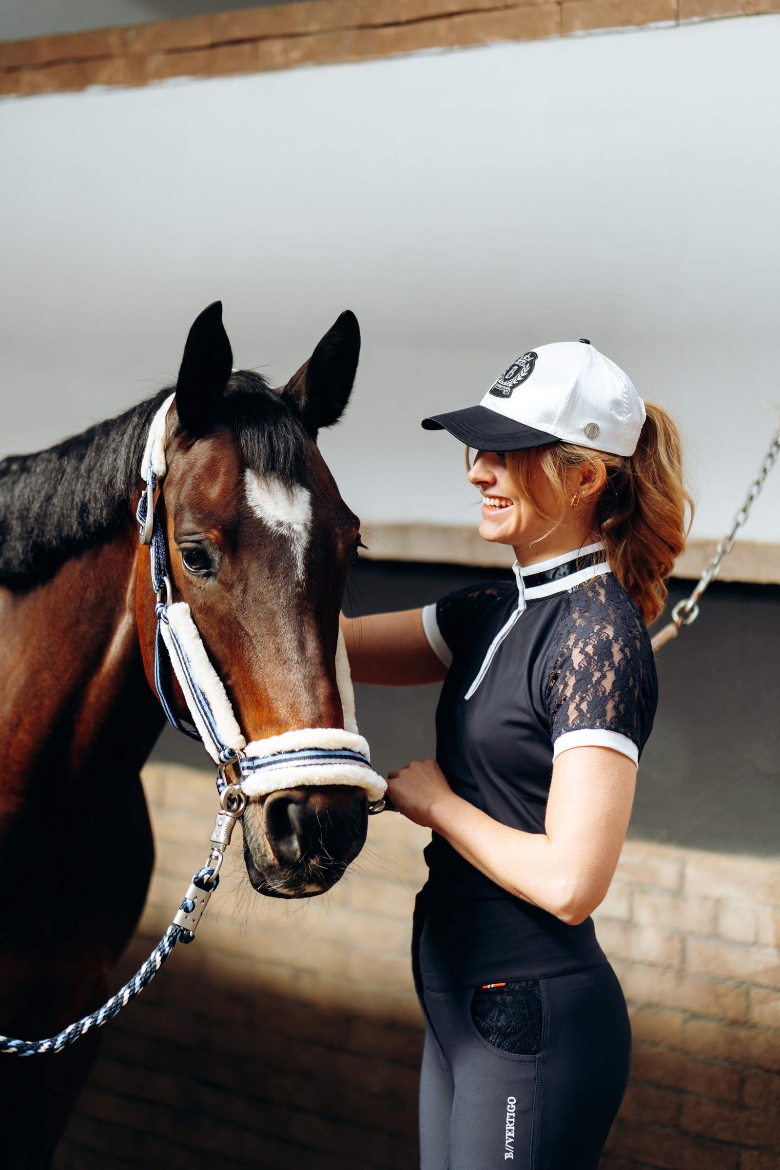 B Vertigo satijnen muts